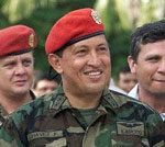 Hugo Chávez con vestimenta militar