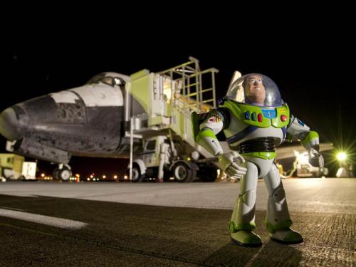 Buzz Lightyear vuelve a la Tierra